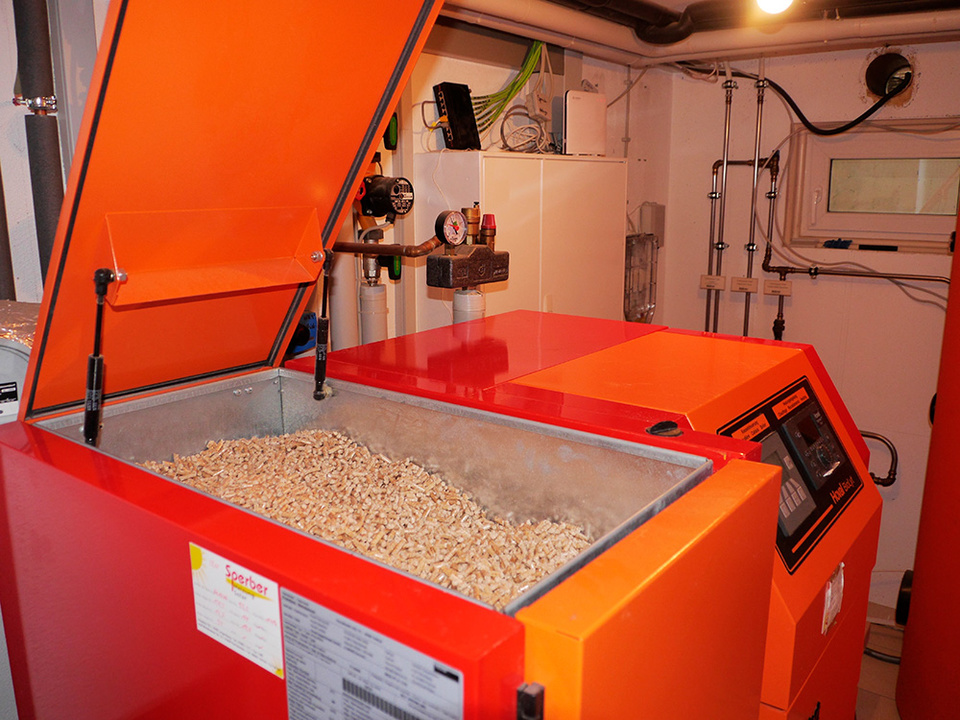 Palletheizung2 bei Anemoss Elektrotechnik in Steinbach